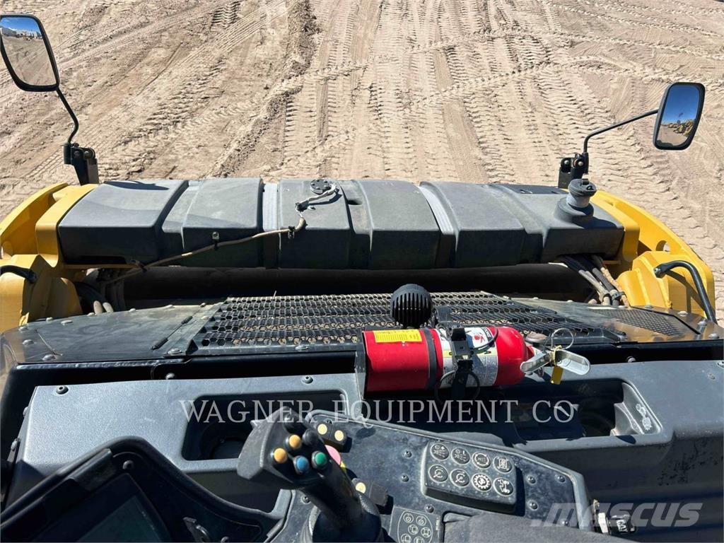 CAT CB16 瀝青攤舖機/鋪路機