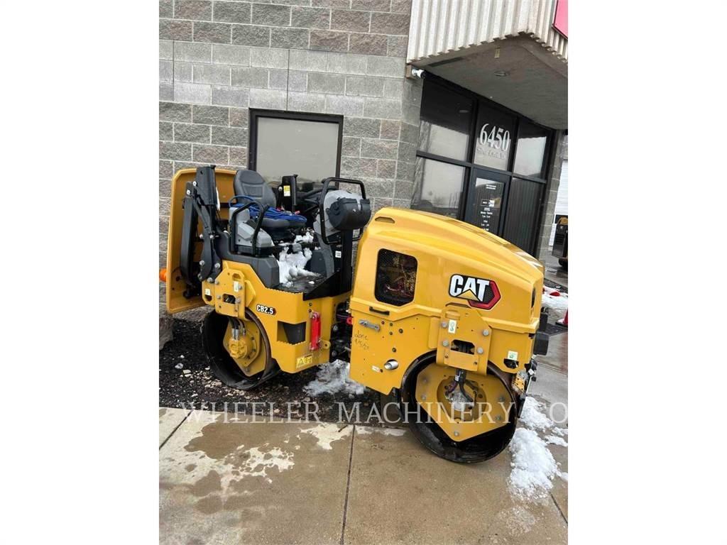 CAT CB2.5 雙輪滾壓機