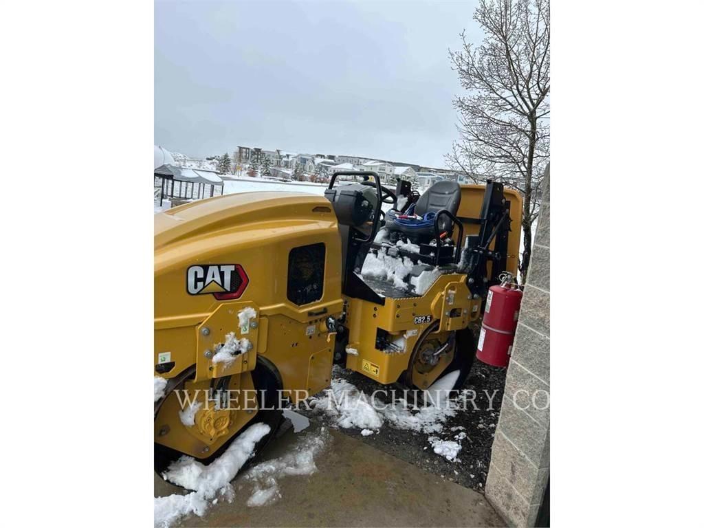 CAT CB2.5 雙輪滾壓機