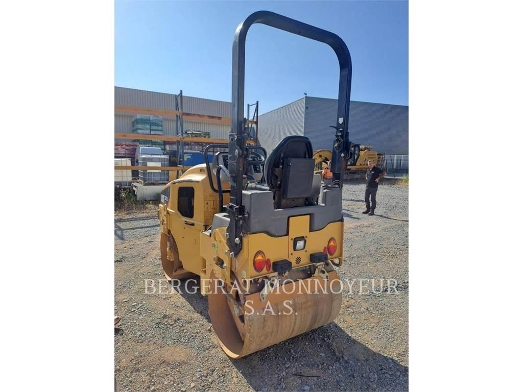 CAT CB2.5 土壤壓實機