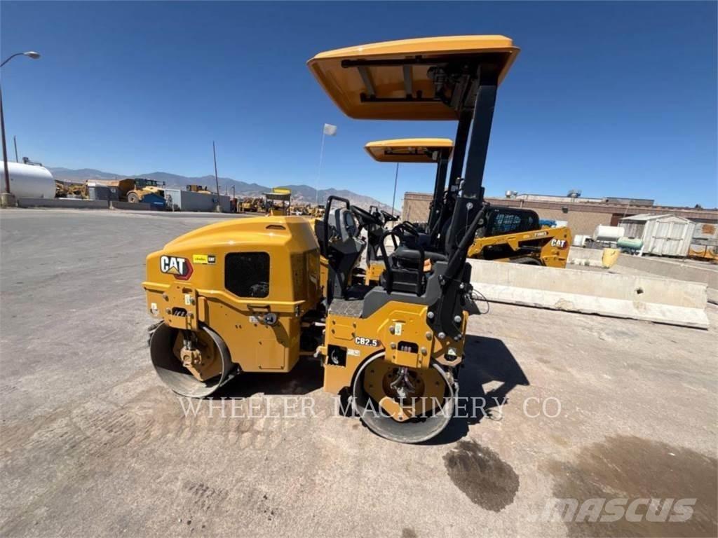 CAT CB2.5 雙輪滾壓機