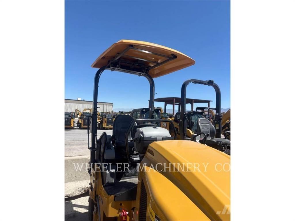 CAT CB2.5 雙輪滾壓機