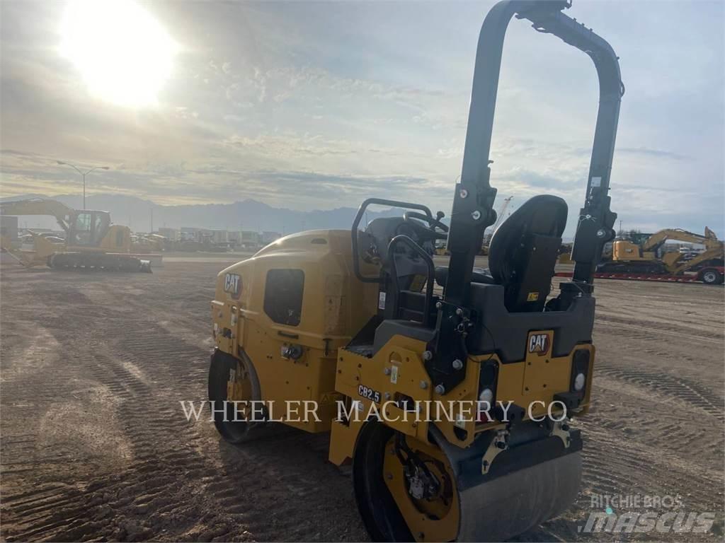 CAT CB2.5 雙輪滾壓機