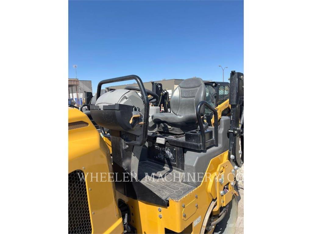 CAT CB2.5 GC 雙輪滾壓機