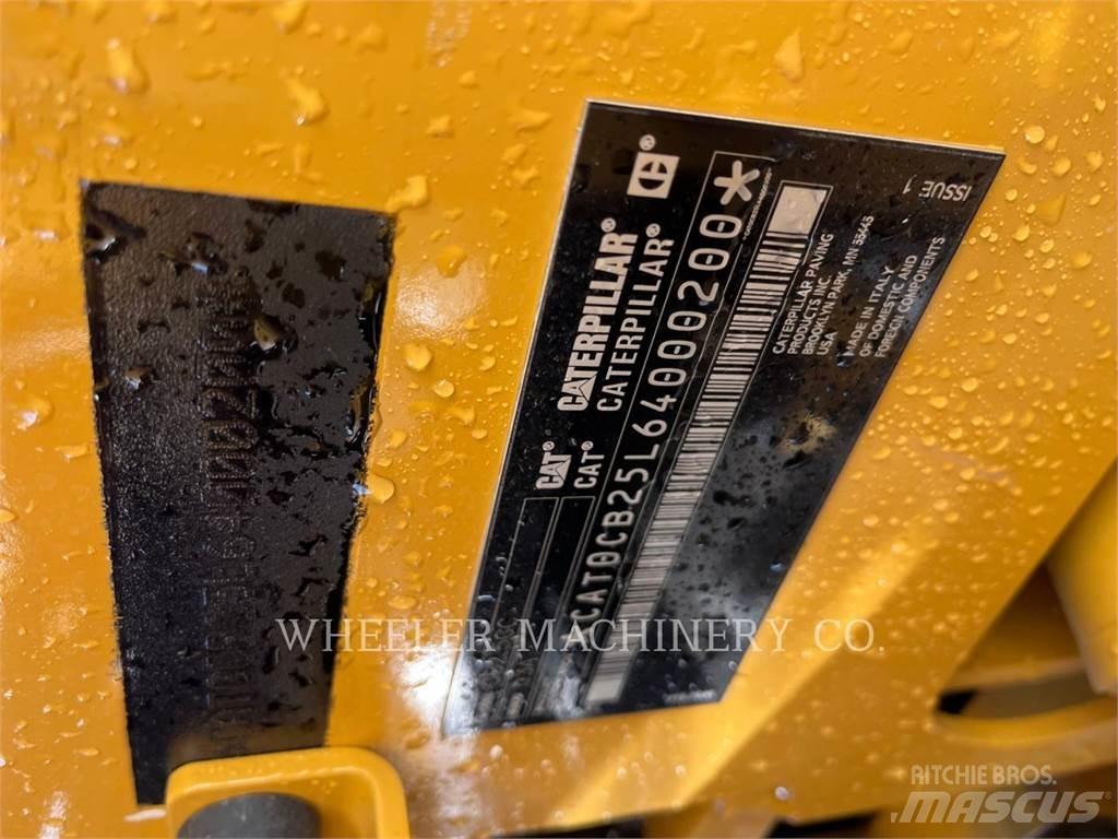 CAT CB2.5 GC 雙輪滾壓機