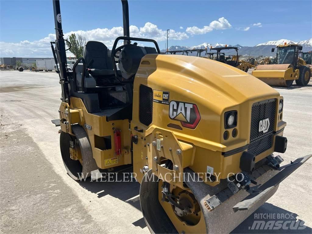 CAT CB2.7 雙輪滾壓機