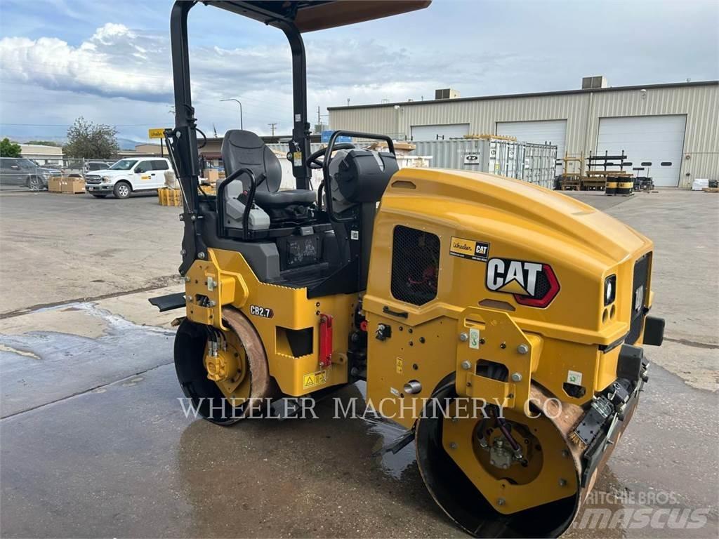 CAT CB2.7 雙輪滾壓機