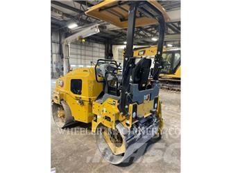 CAT CB2.7 雙輪滾壓機