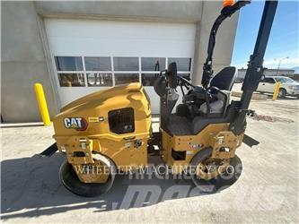 CAT CB2.7 雙輪滾壓機