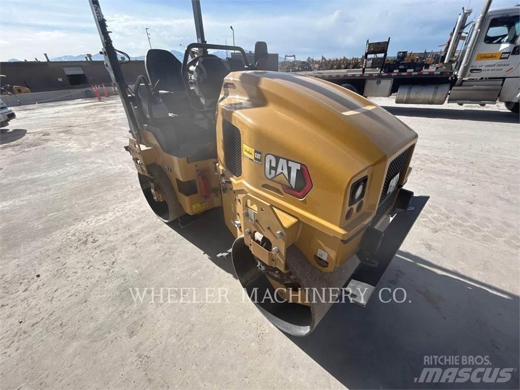 CAT CB2.7 雙輪滾壓機