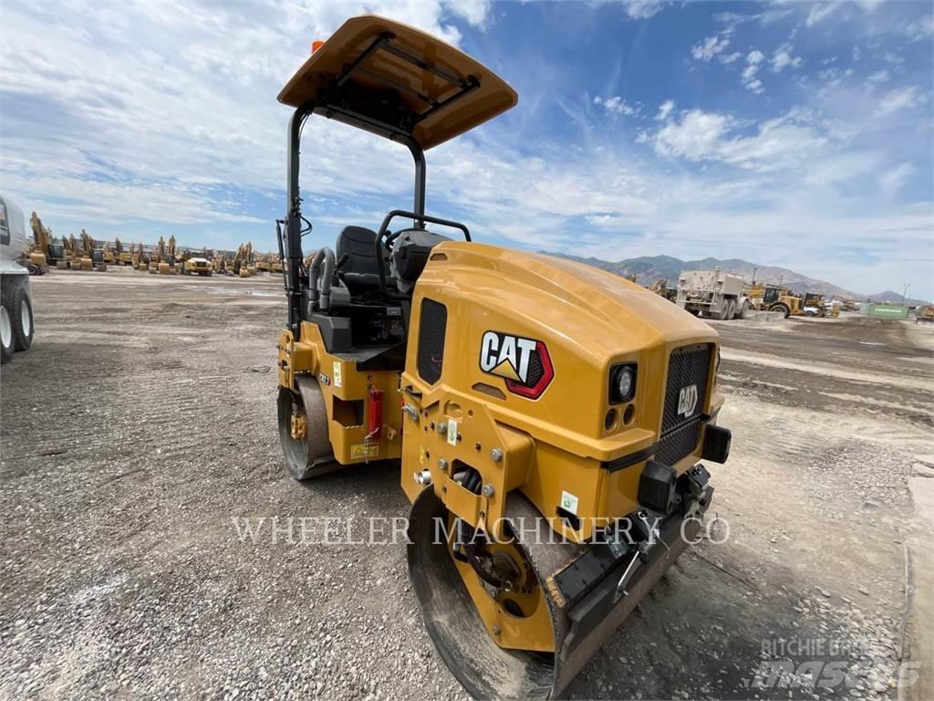 CAT CB2.7 雙輪滾壓機