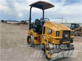 CAT CB2.7 雙輪滾壓機