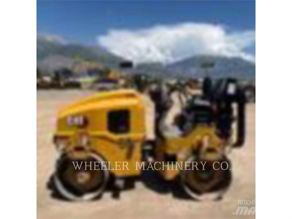 CAT CB2.7 雙輪滾壓機