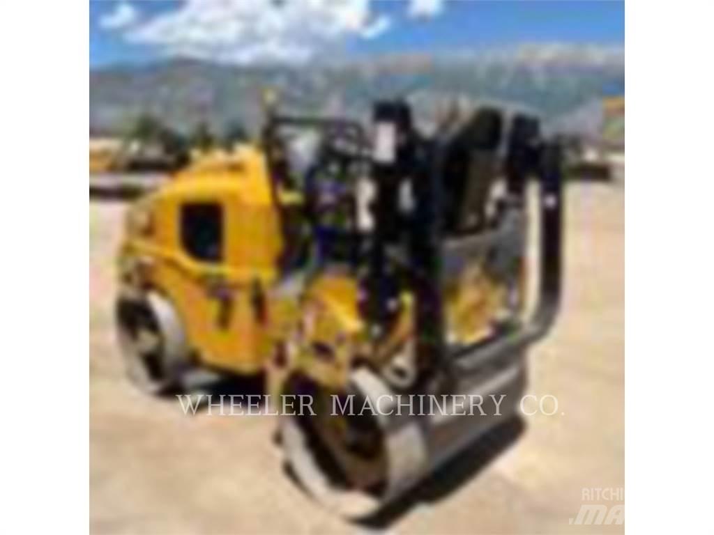 CAT CB2.7 雙輪滾壓機