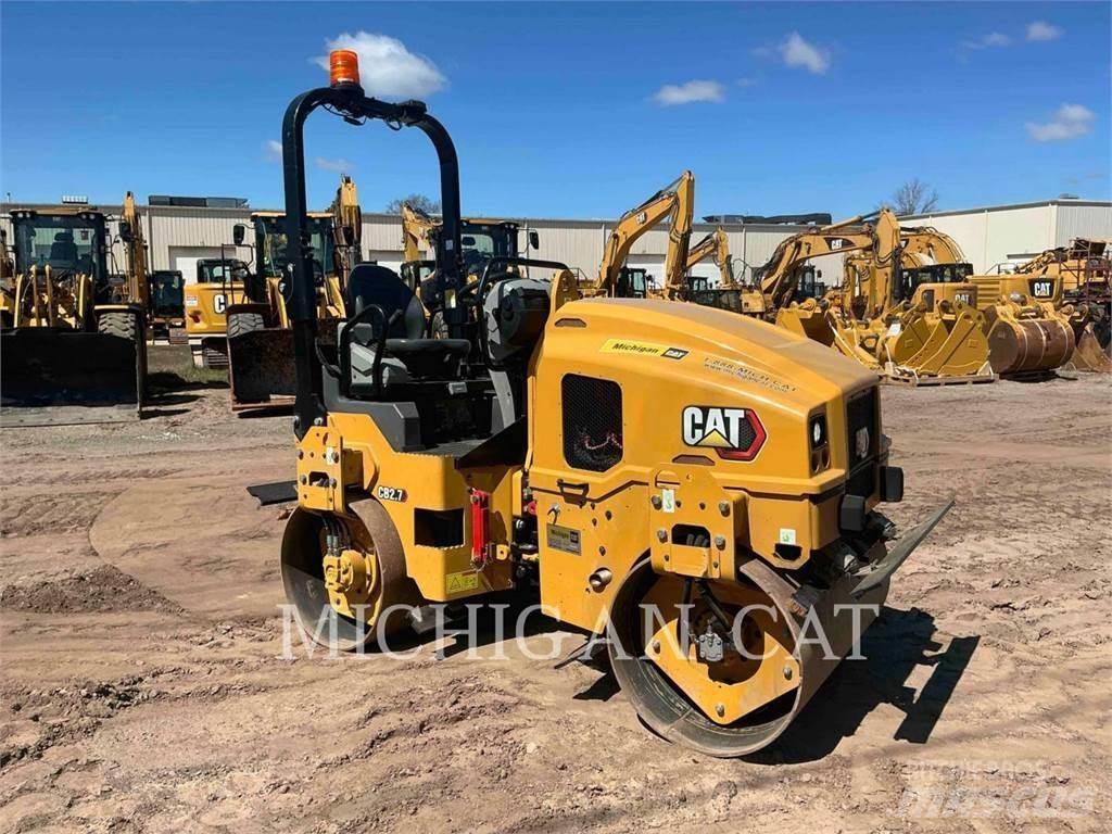 CAT CB2.7 單輪滾壓機