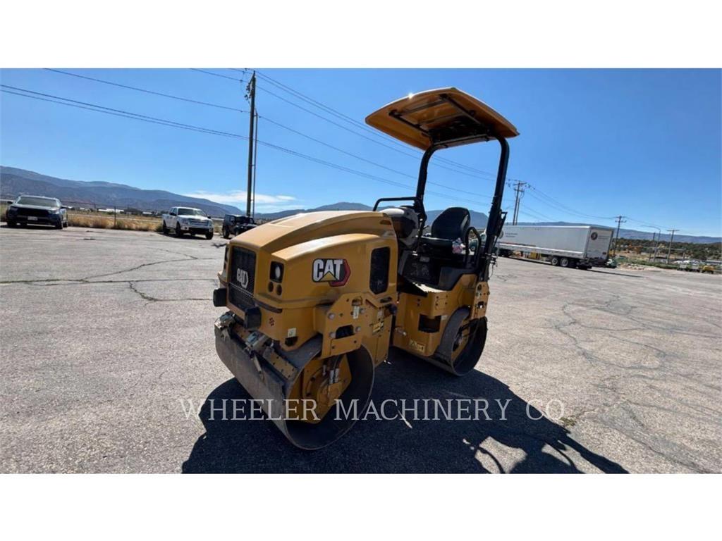 CAT CB2.7 雙輪滾壓機