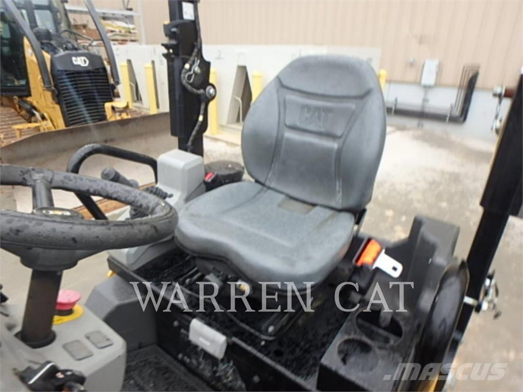 CAT CB2.7 土壤壓實機