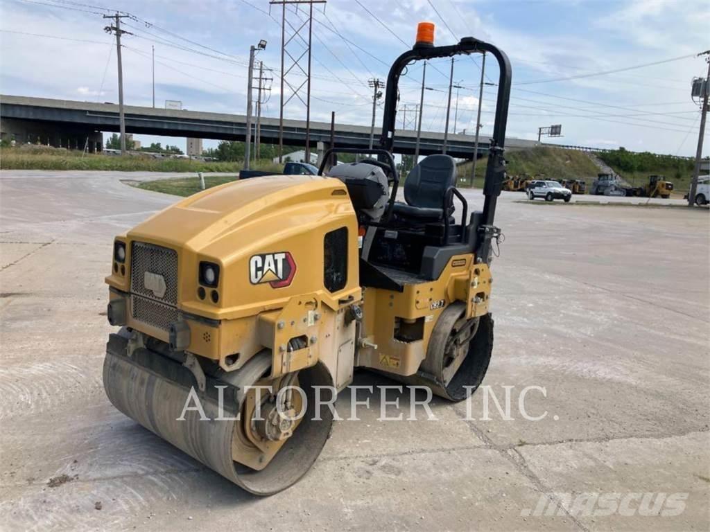 CAT CB2.7-03 雙輪滾壓機