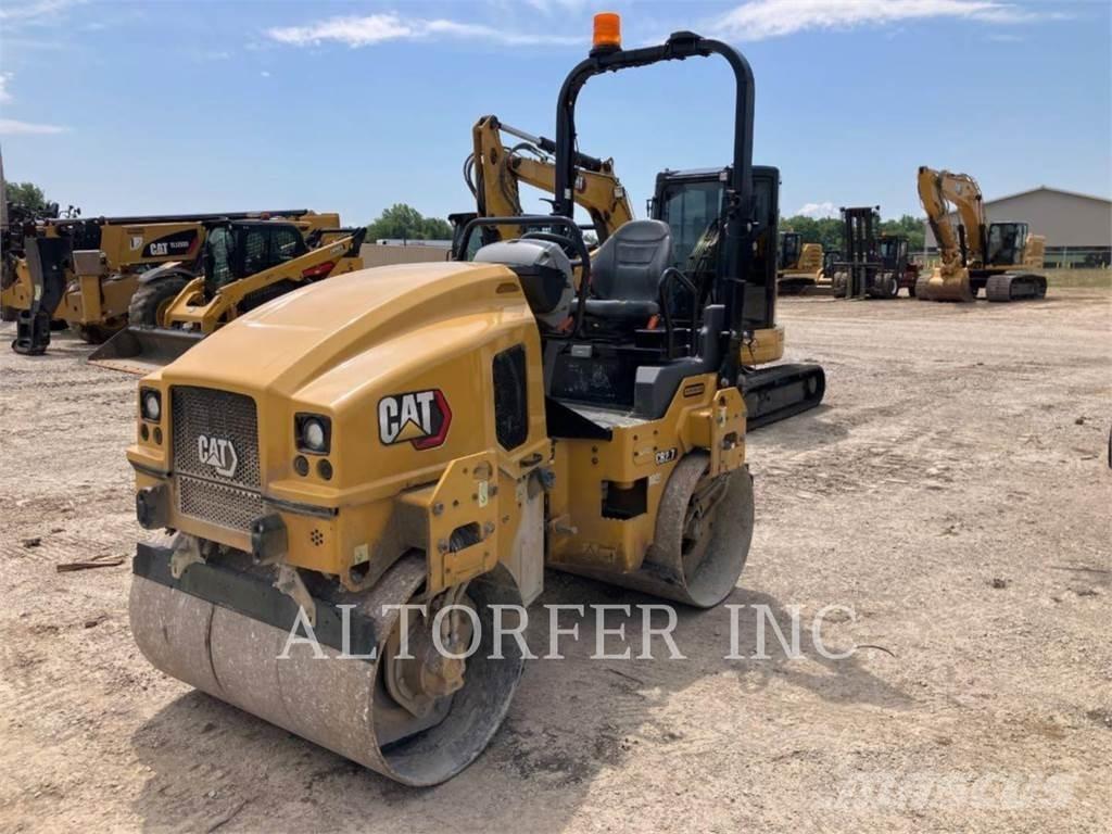 CAT CB2.7-03 雙輪滾壓機
