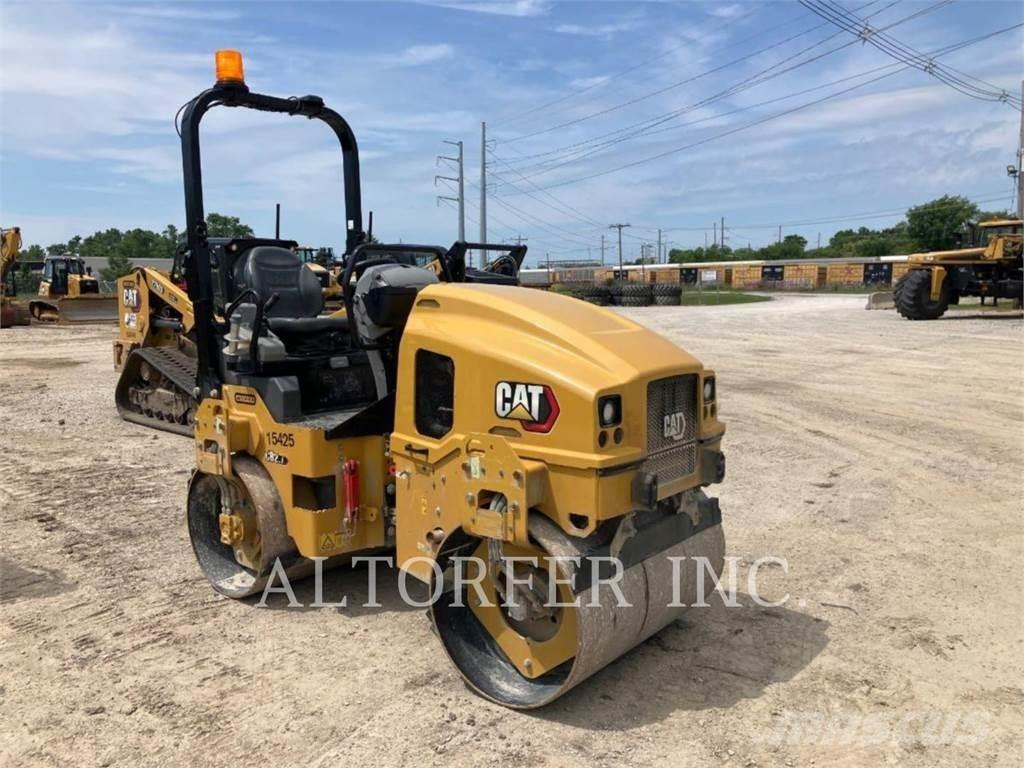 CAT CB2.7-03 雙輪滾壓機