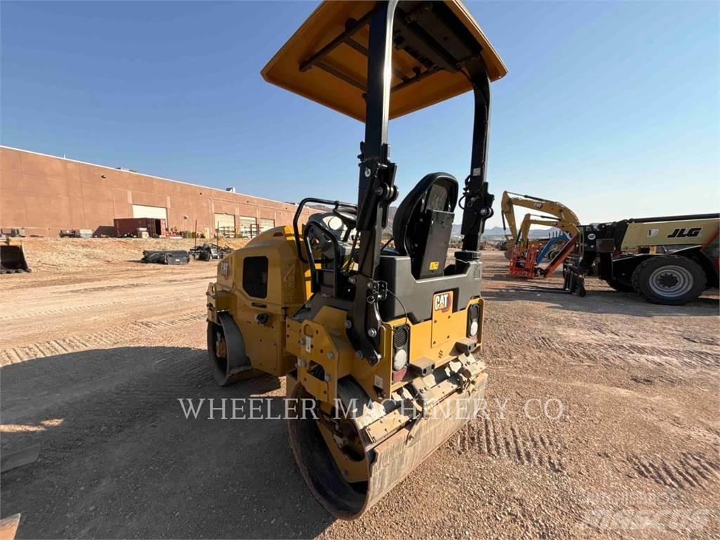 CAT CB2.7 GC 雙輪滾壓機