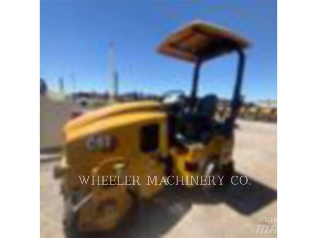 CAT CB2.7 GC 雙輪滾壓機