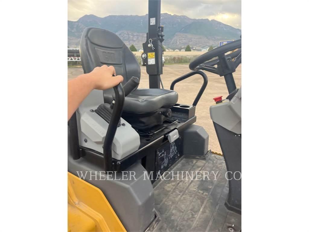 CAT CB2.7 GC 雙輪滾壓機