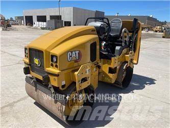 CAT CB2.7 GC 雙輪滾壓機