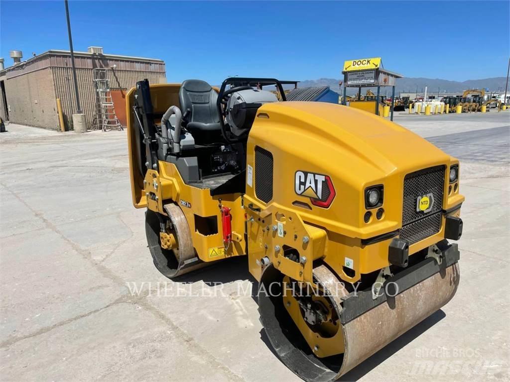 CAT CB2.7 GC 雙輪滾壓機