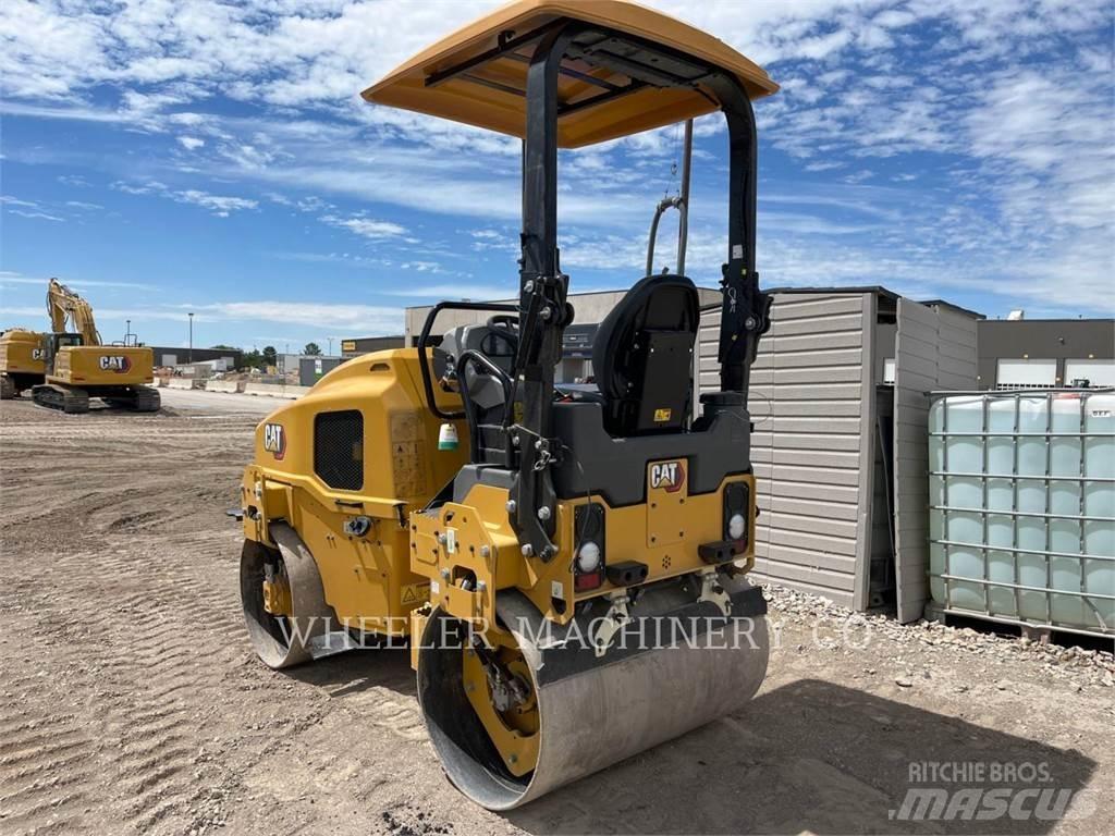 CAT CB2.7 GC 雙輪滾壓機