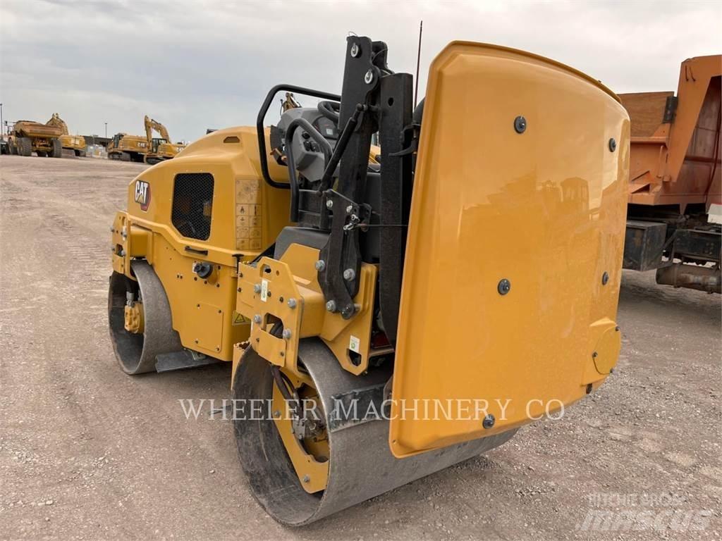 CAT CB2.7 GC 雙輪滾壓機