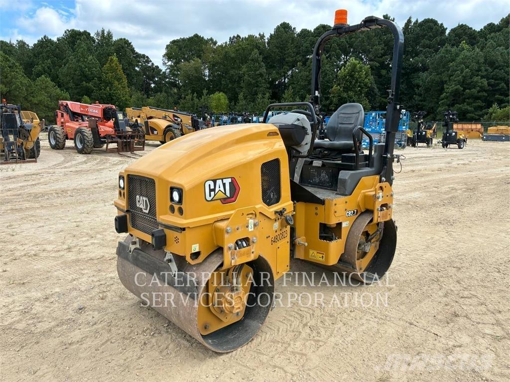 CAT CB2.703 雙輪滾壓機