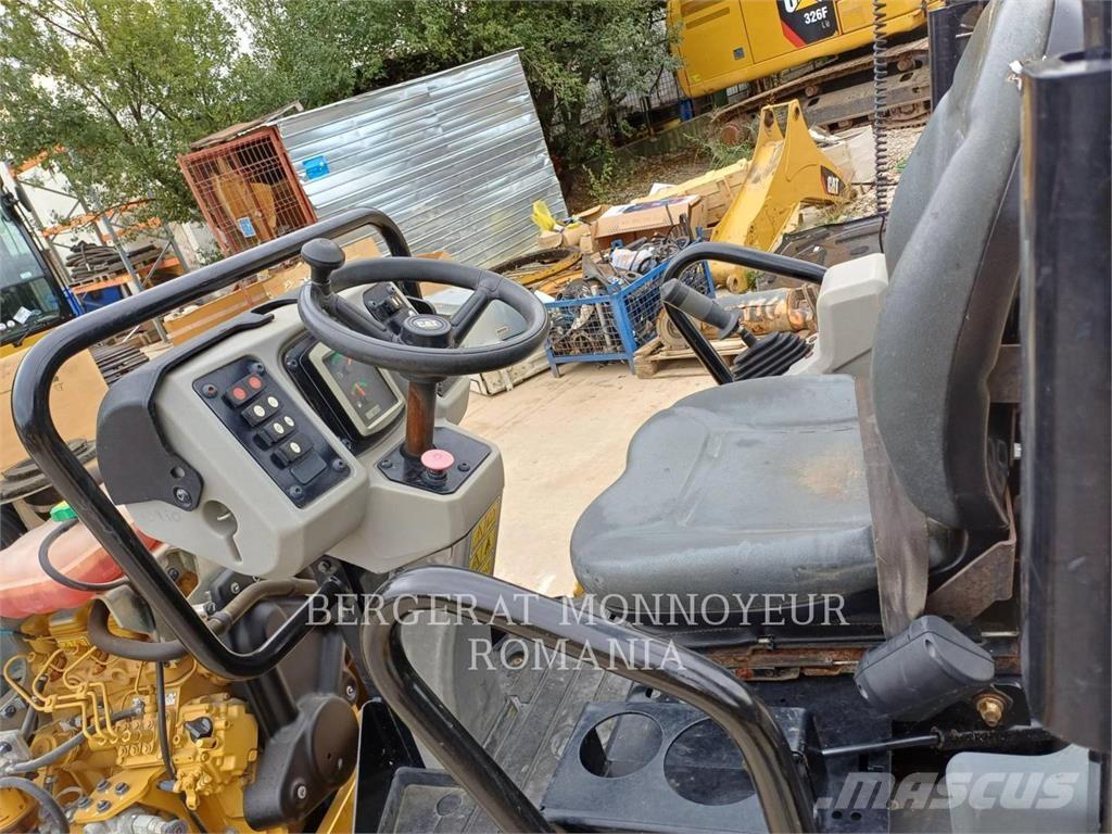 CAT CB2.7LRC 雙輪滾壓機