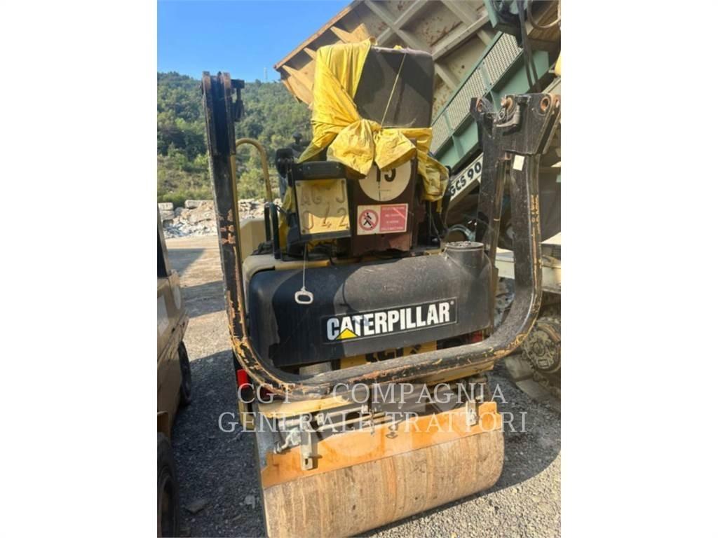 CAT CB22 雙輪滾壓機
