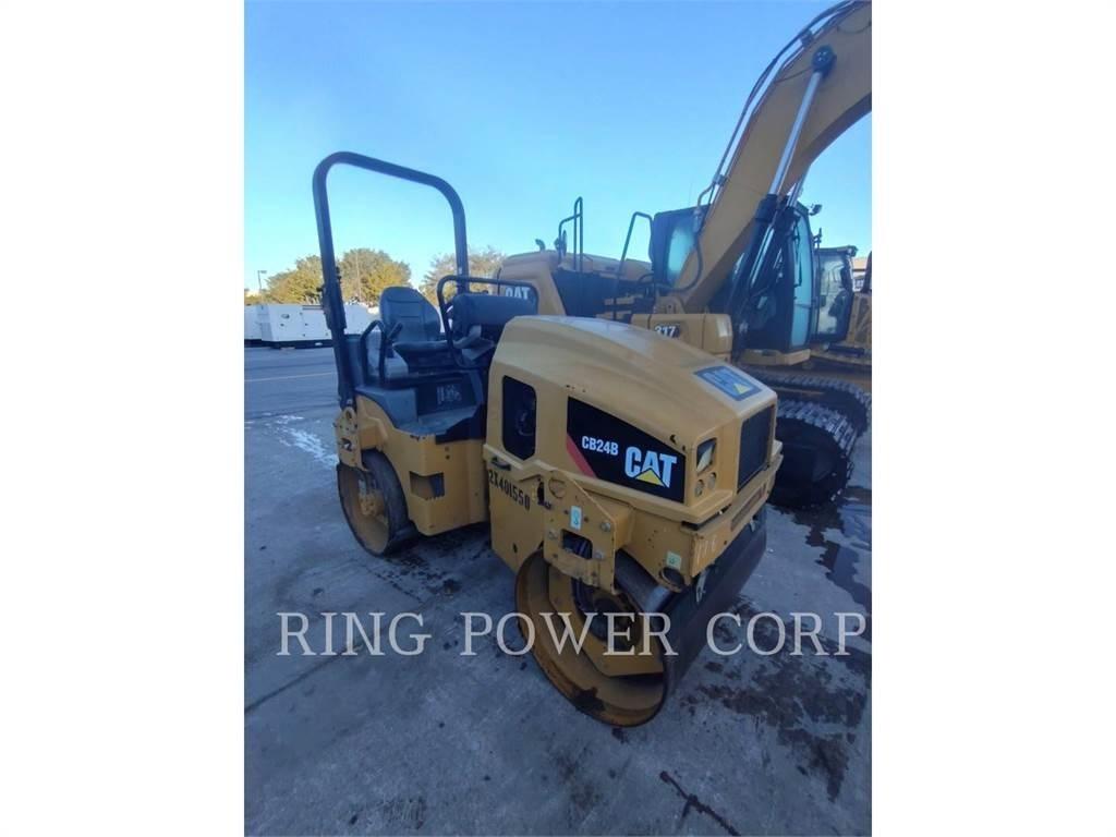 CAT CB24B 雙輪滾壓機