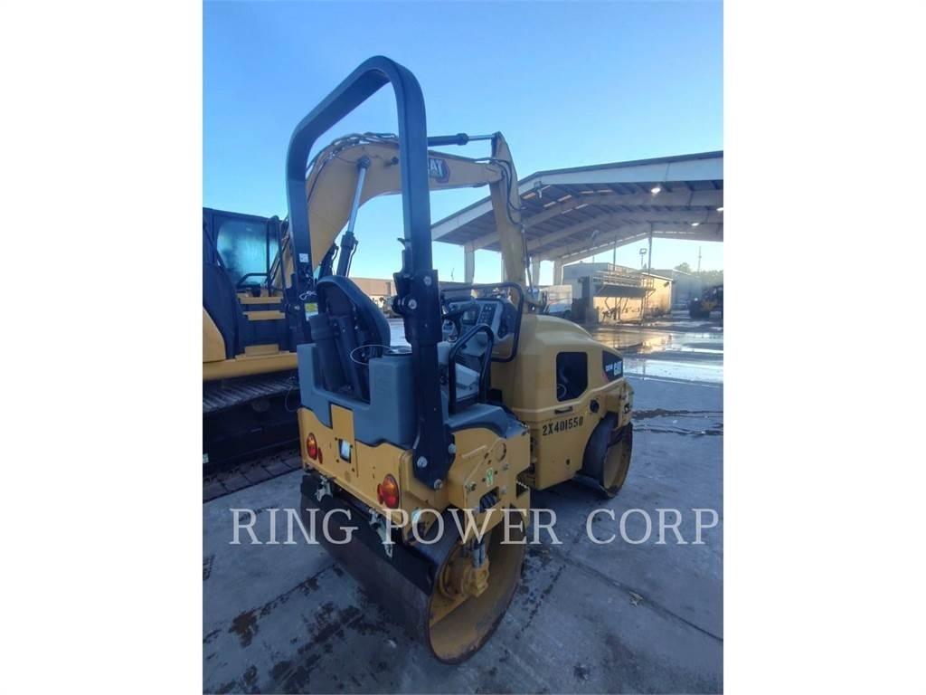 CAT CB24B 雙輪滾壓機
