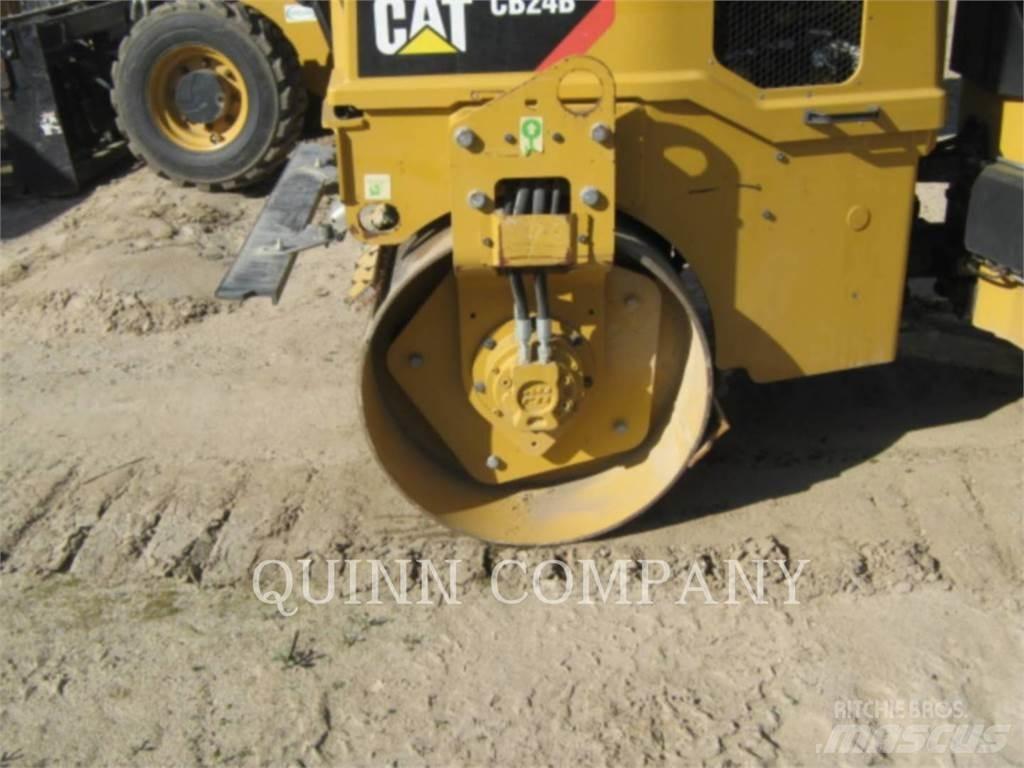 CAT CB24B 雙輪滾壓機