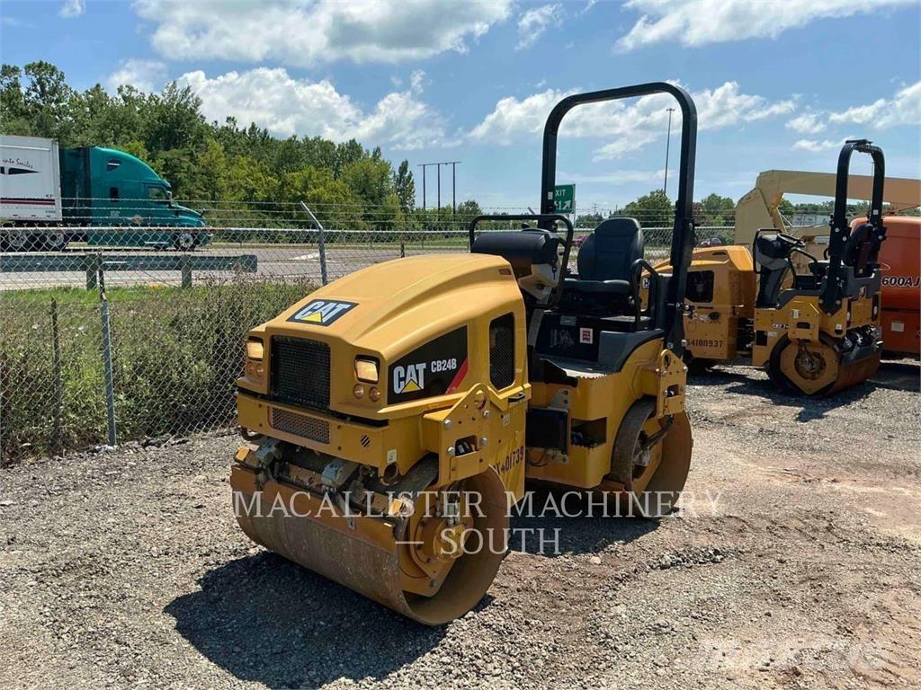 CAT CB24B 雙輪滾壓機