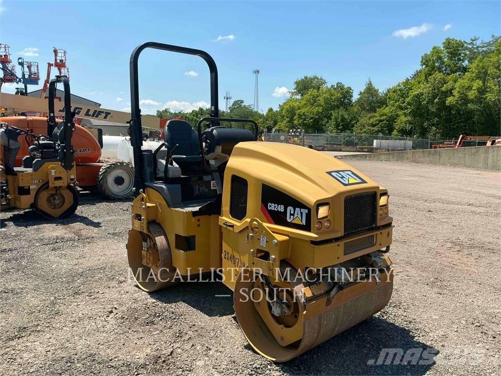 CAT CB24B 雙輪滾壓機