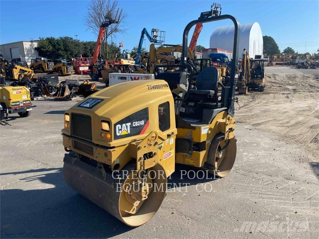 CAT CB24B 雙輪滾壓機