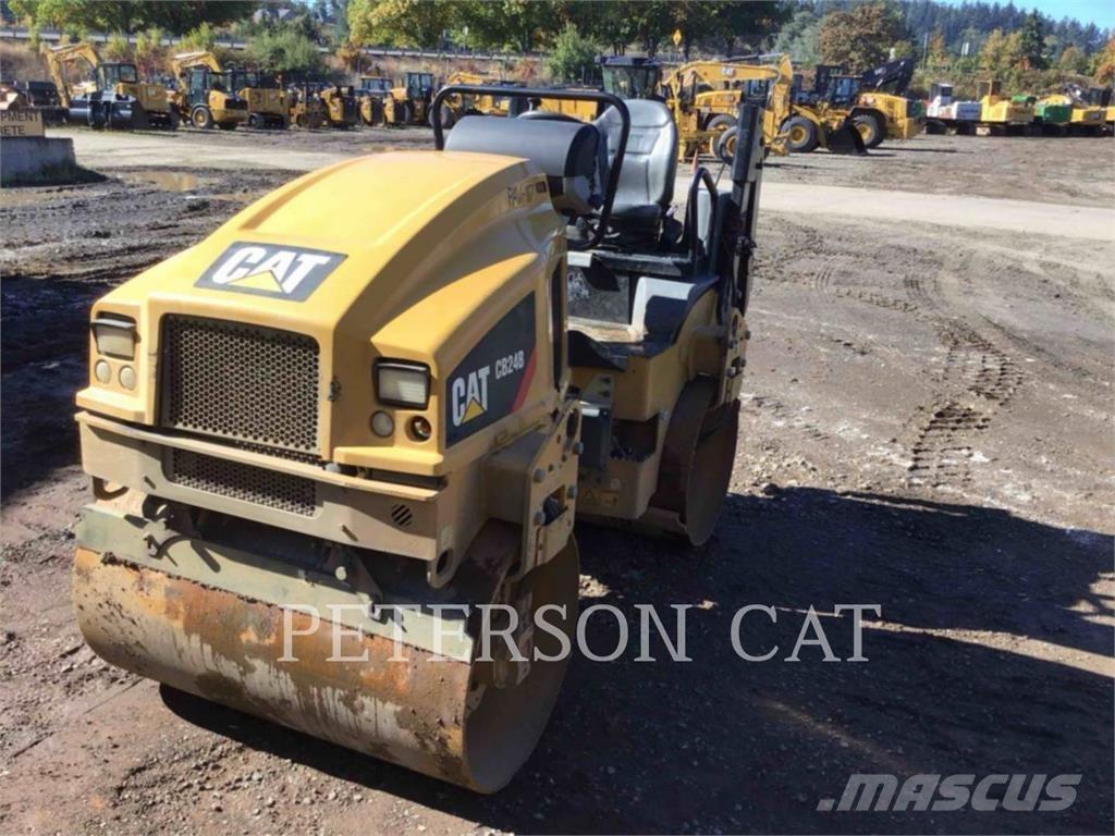 CAT CB24B 雙輪滾壓機