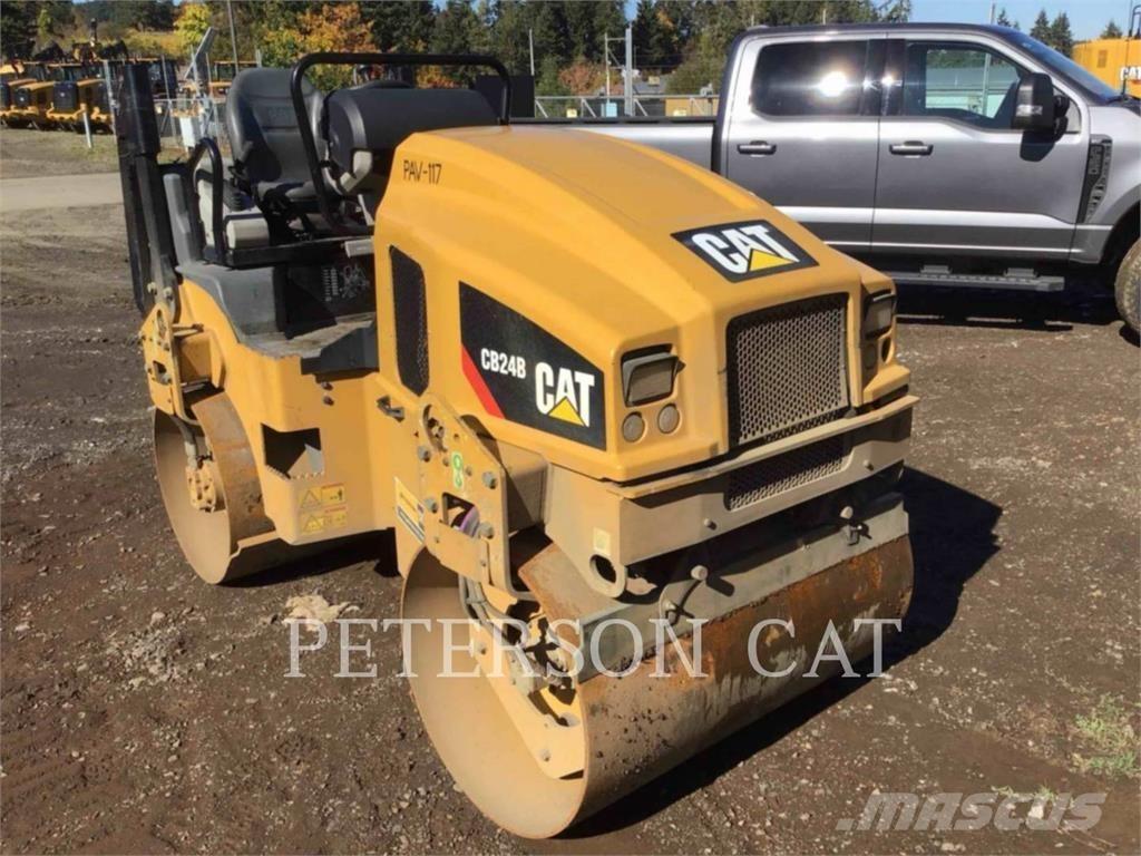 CAT CB24B 雙輪滾壓機