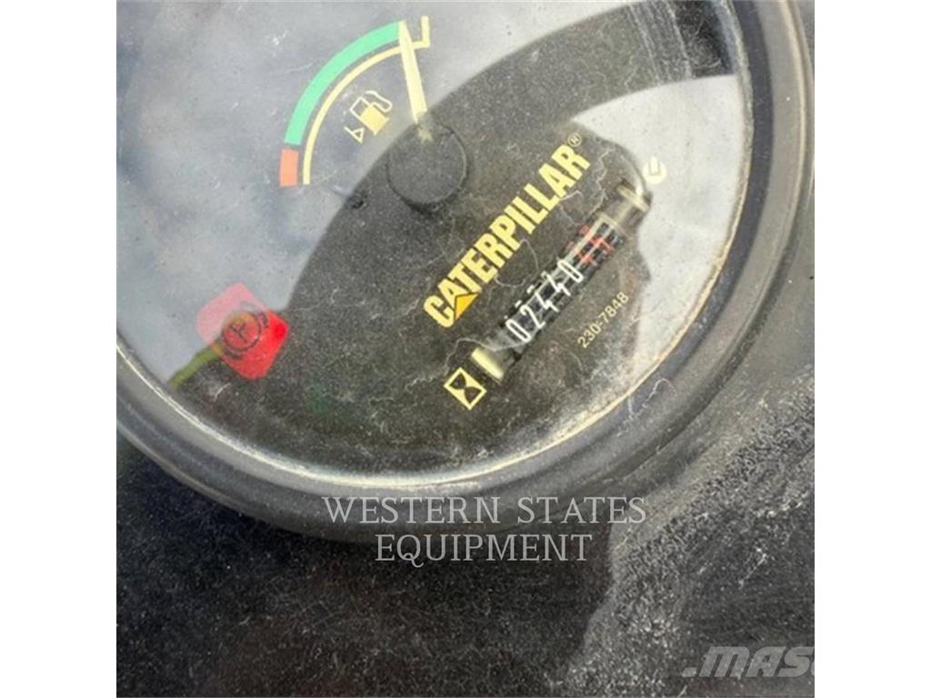 CAT CB34 雙輪滾壓機