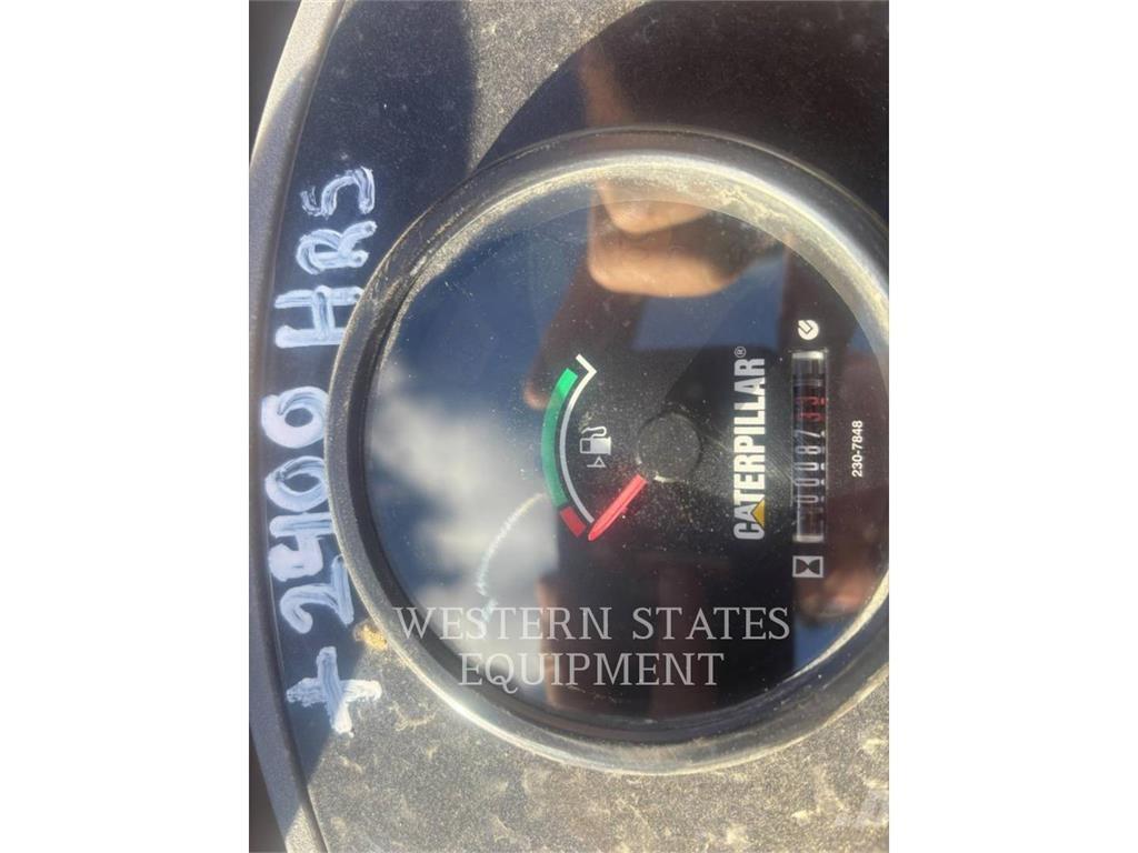 CAT CB34 雙輪滾壓機