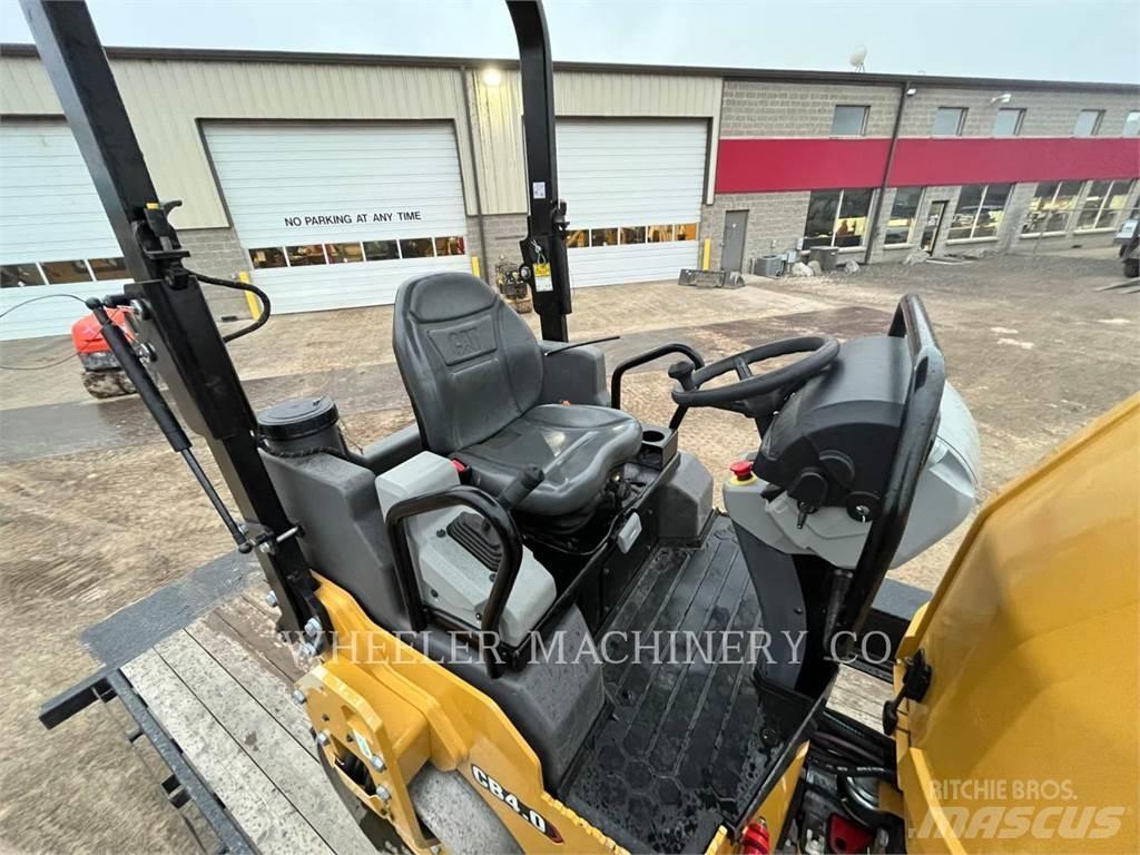 CAT CB4.0 雙輪滾壓機