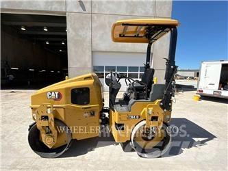 CAT CB4.0 雙輪滾壓機