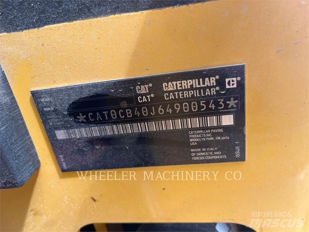 CAT CB4.0 雙輪滾壓機