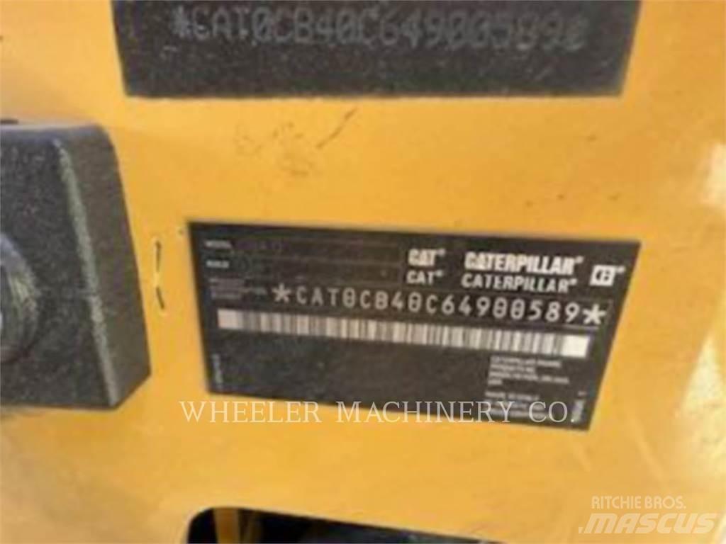 CAT CB4.0 雙輪滾壓機