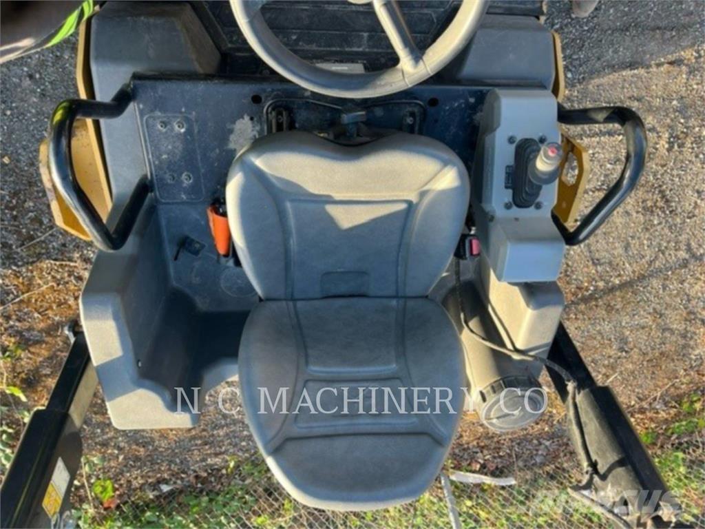 CAT CB4.0 瀝青攤舖機/鋪路機