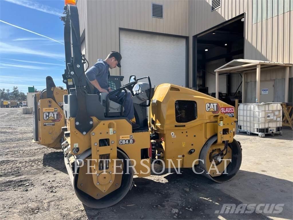 CAT CB4.0 雙輪滾壓機